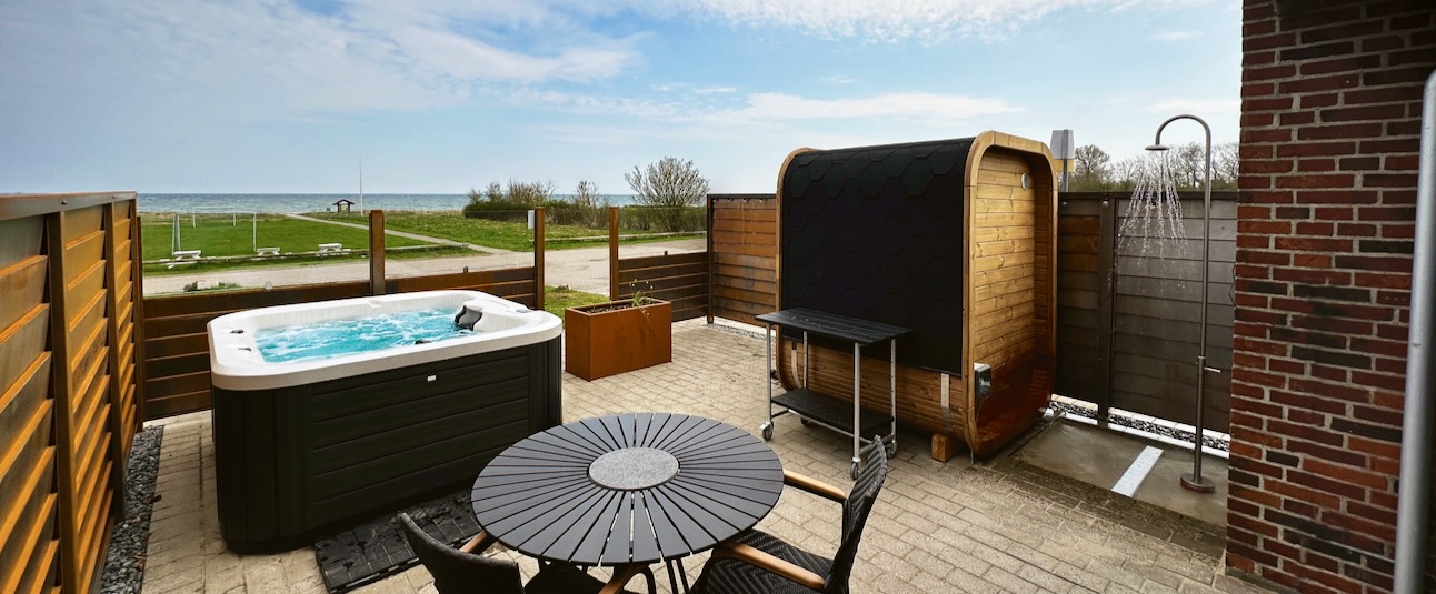 Sauna und Außendusche